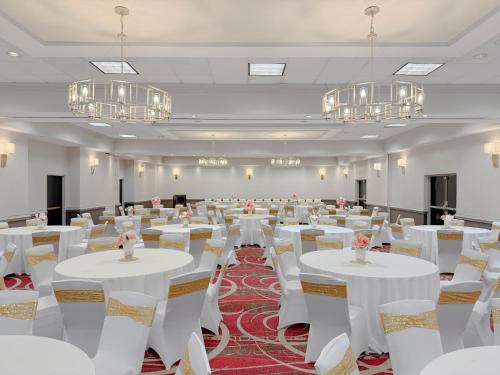 Crowne Plaza Hotel-Newark Airport an IHG Hotel - image 8