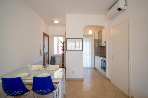 Pleiadi - Two bedroom apartment with terrace, Sanremo (foto 3)