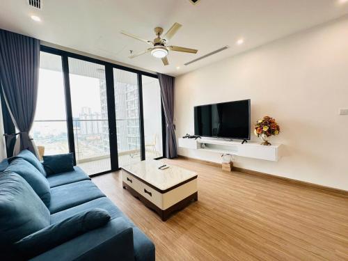 Four-Bedroom Apartment image 9