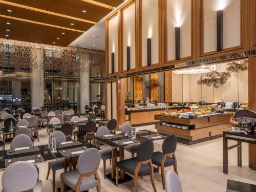 ห้องอาหาร, แกรนด์ เซนเตอร์ พอยต์ เพลินจิต (Grande Centre Point Ploenchit) near สถานีรถไฟฟ้าชิดลม