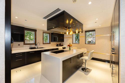 Lux 5-BR Villa With Ocean View - Palm Jumeriah - image 10