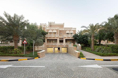 Lux 4BR plus 1 single BR Villa with Sea View Palm Jumeriah, Дубай