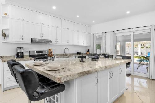 Villa Noah Your Luxurious 4BR Retreat by Bocobay