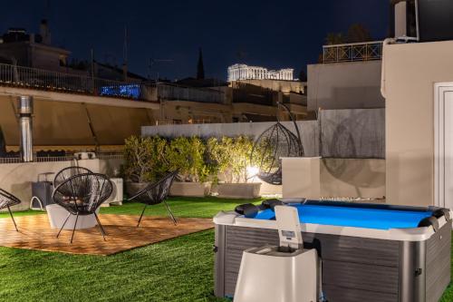 Acropolis View Rooftop Garden & Jacuzzi, Афины