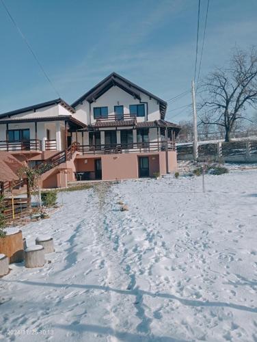 Casa din Deal Isverna Mehedinți (Casa din Deal Isverna Mehedinti) in Szörényvár