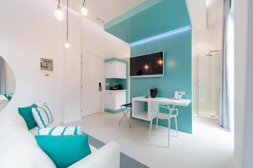 Suite with Garden View image 7