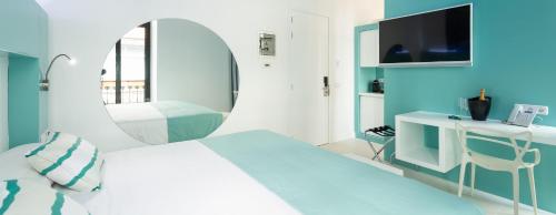 Double Room image 3