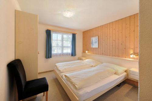 2 bedrooms, 5 beds