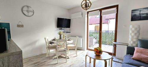 Two-Bedroom Deluxe Apartment with Balcony