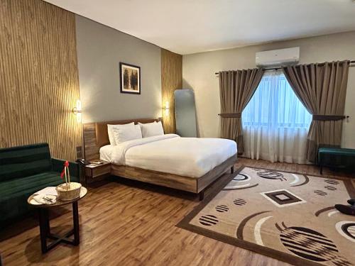 Suite room in Hotel One The Mall Lahore