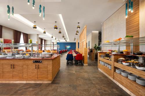 Restaurant, Novotel Makkah Thaker City in Mecca