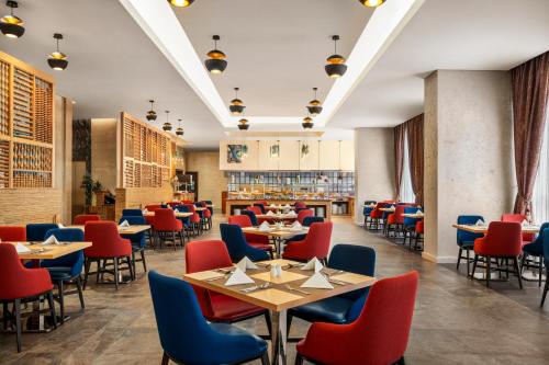 Restaurant, Novotel Makkah Thaker City in Mecca