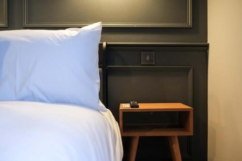 The Willow - Studio 25, Bristol