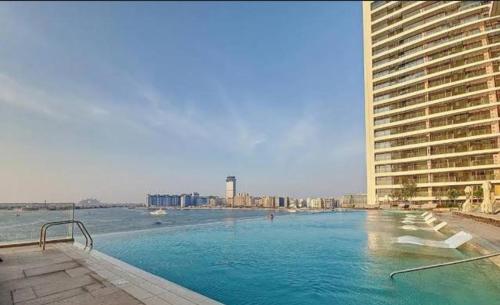 White Sage Sun and Sand 1BR at Beach Isle Emaar BeachFront, Dubai (photo 3)