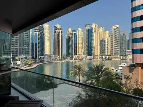 Stylish Marina View Apartment, Дубай