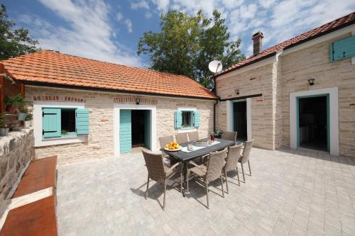 Villa Lapis ZadarVillas in Sikovo