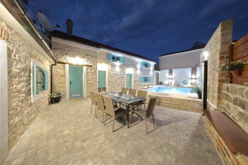 Villa Lapis ZadarVillas in Sikovo
