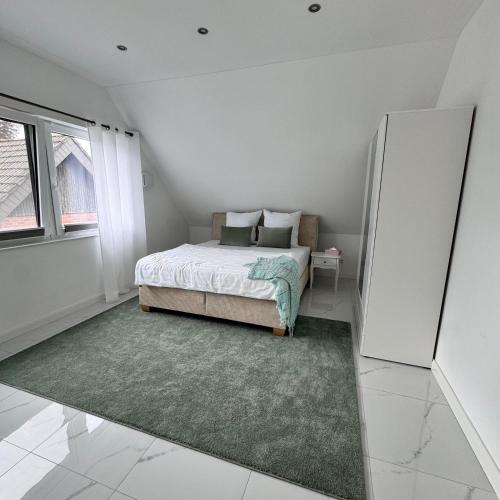 RelaxDays-Apartments 3 GARTEN und POOL-Mitbenutzung, kostenloser Parkplatz, kontaktloser CheckIn, WiFi mit SmartTV