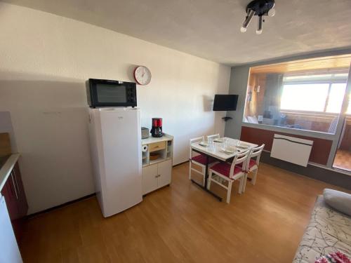 virtuve, Appartement face aux montagnes - Belle étoile (Appartement face aux montagnes - Belle etoile) in Eyne ciems