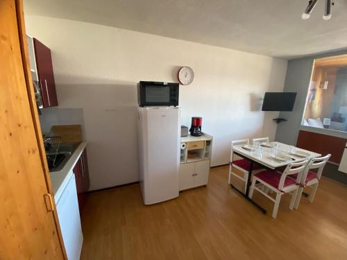 virtuve, Appartement face aux montagnes - Belle étoile (Appartement face aux montagnes - Belle etoile) in Eyne ciems