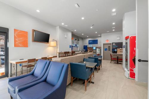 홀리데이 인 익스프레스 앤 스위트 브롱크스 NYC 바이 IHG - 숙소 외관
