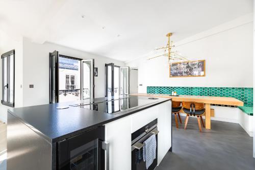Luxury Flat with AC La-verrère-du-paradis, Paris (photo 8)