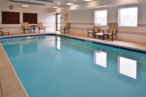 Hampton Inn Elkhart - image 9