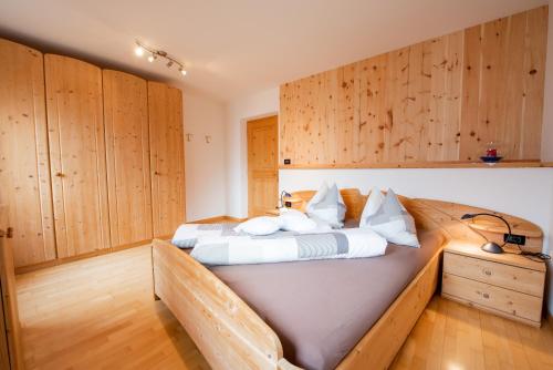 2 bedrooms, 4 beds