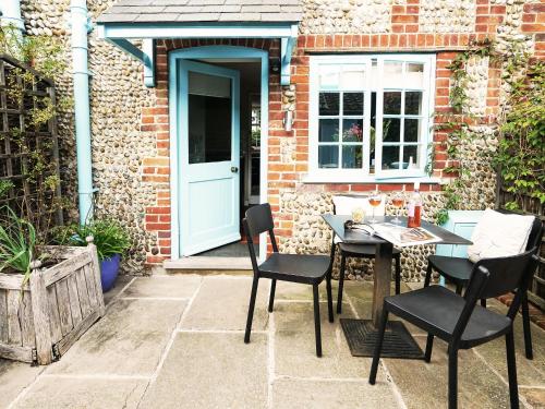 6 Town Steps by The Suffolk Cottage Collection - image 2