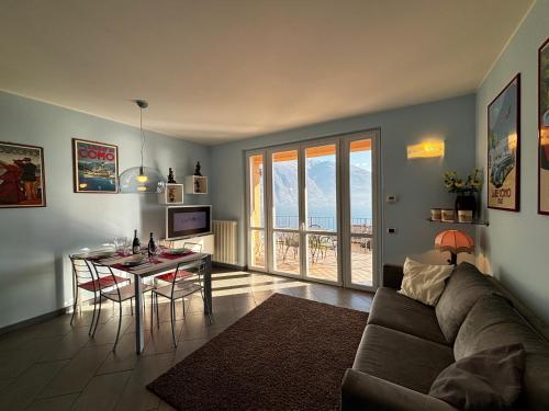 Apartment with swimming pool, lake view, parking - Larihome A72, San Siro (Foto 8)