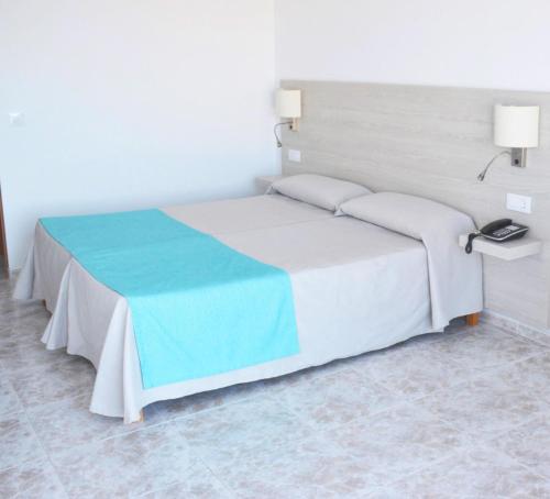 2 twin beds