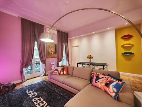 9 Guests 2 apartments together 2 and 3 floor with, 4 bedrooms, 4 baths in Milano downtown with AC, WiFi and Subway M1 M2 Airport Connected