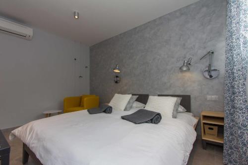 B&B Vibe - image 13
