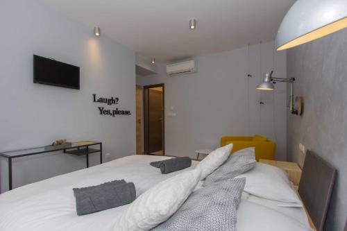 B&B Vibe - image 12