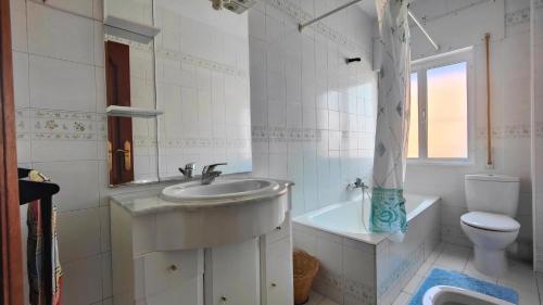 Buitenkant, Camariñas Centro 3 (Camarinas Centro 3) in Camarinas