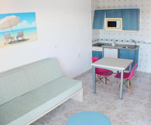 2 twin beds, 1 sofa bed