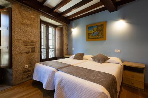 2 twin beds