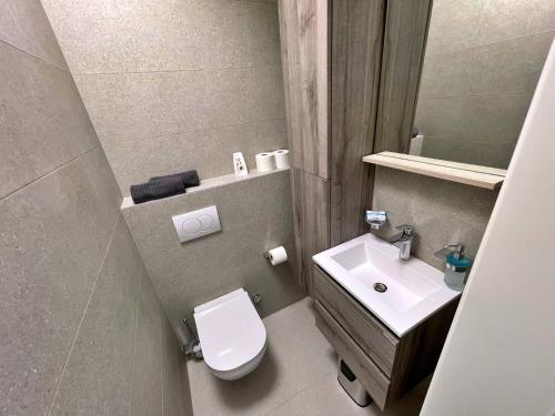 Apartment image 9