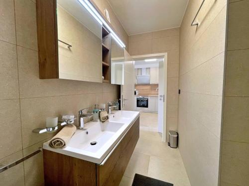 Apartment image 8