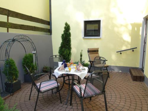 餐飲選擇, 瓦爾德魯斯特飯店/酒店 (Landgasthof/Landhaus Waldlust) in 比紹夫斯格林