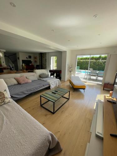 Villa Privée avec Piscine et Jardin à 10 Minutes de Lyon gîte à louer Quincieu