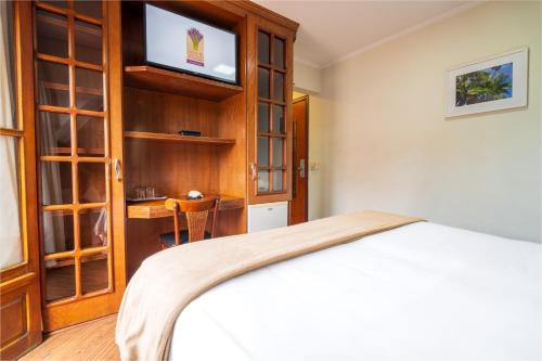 Deluxe Double Room with Balcony image 3