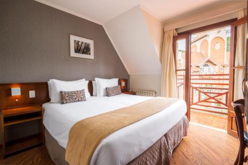 Deluxe Double Room with Balcony room in Pousada Campos de Provence Campos do Jordão