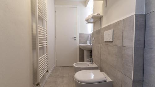 Deluxe Double Room with Balcony image 2