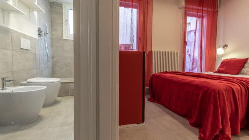 Deluxe Double Room with Balcony image 1