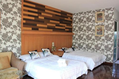 2 queen beds