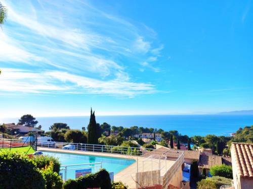 "Le Panorama" Studio 4pers-Vue mer-Piscine – khách sạn tại Le Dramont