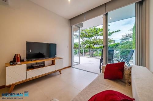 102 Meters from the Shopping del Sol with Patio Privado!