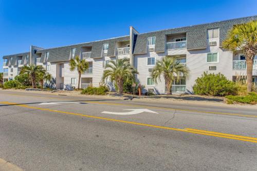 Walk to Ocean North Myrtle Beach Condo with Pool