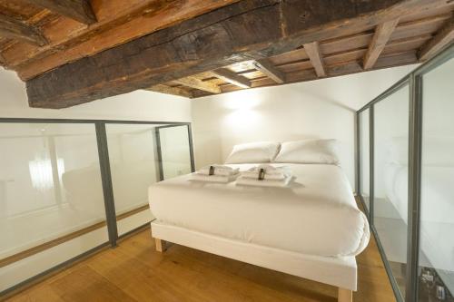 Lovely Nest With Balcony by The Spanish Steps, Рим (фото 3)